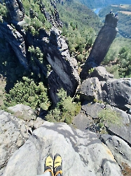 Blick von der Drohne zur Tante