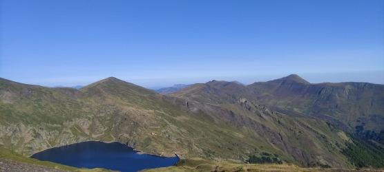 28.2 Blick zurück auf die Refuge Jacques Husson und den Étang d'Araing (Stausee)